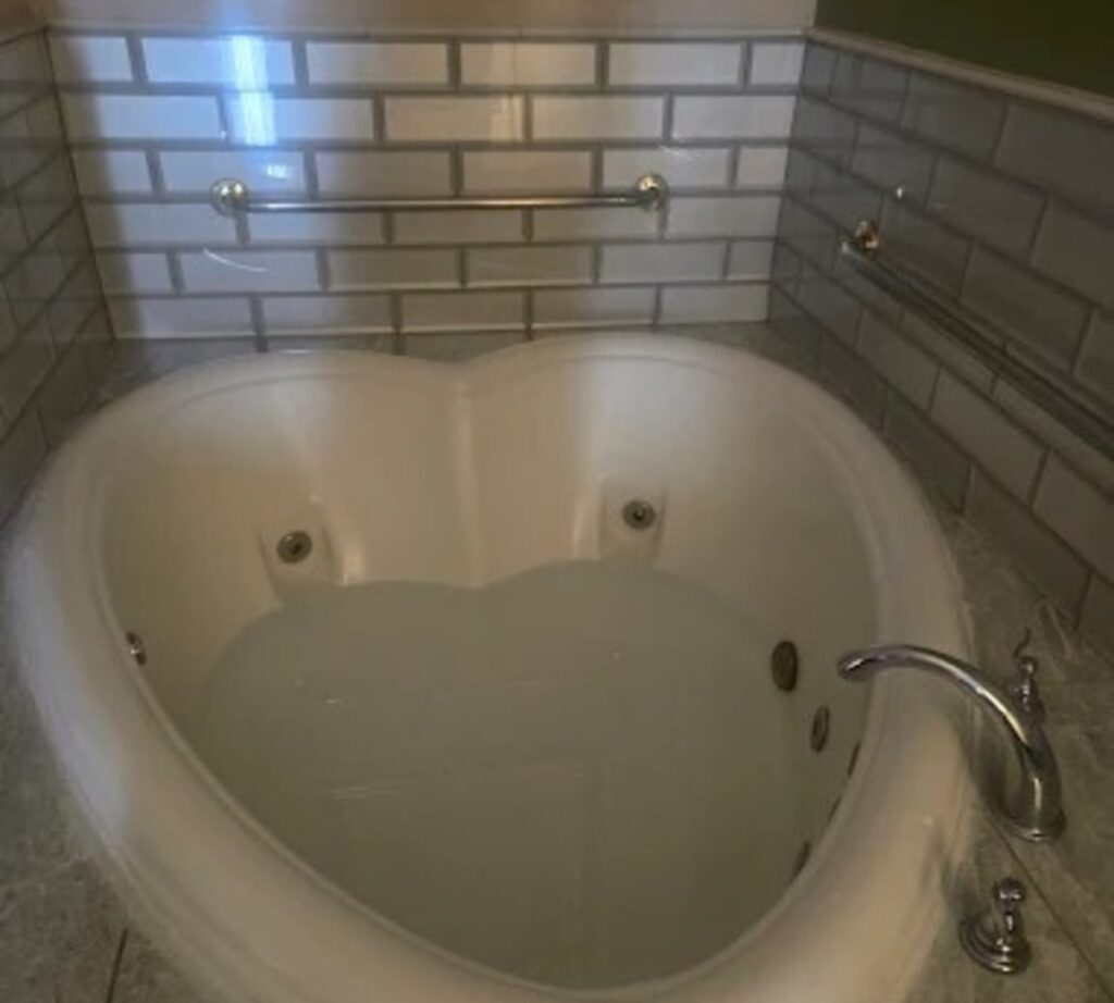 Comfort Inn & Suites - Image 2