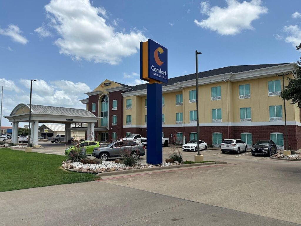 Comfort Inn & Suites - Image 5