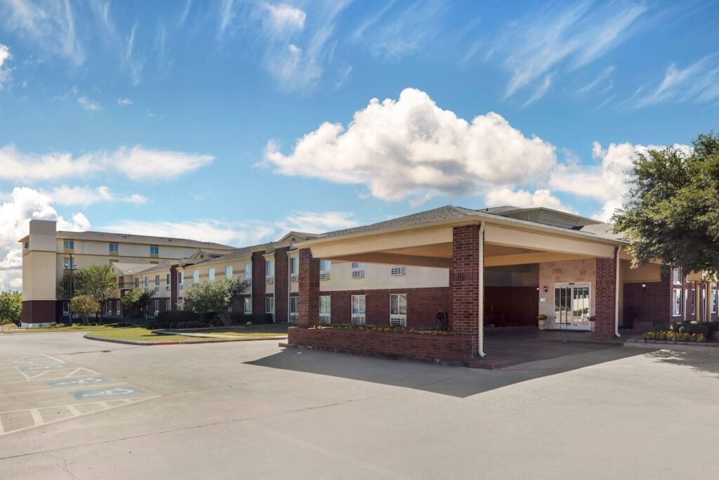 Comfort Inn & Suites - Image 5