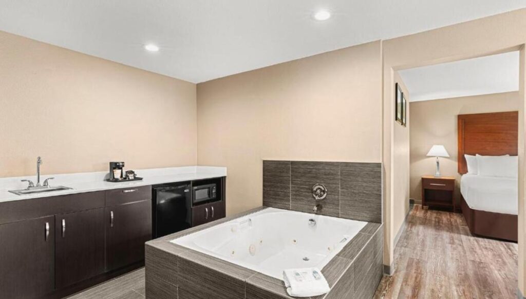 Comfort Inn & Suites Beaverton – Portland West - Image 1