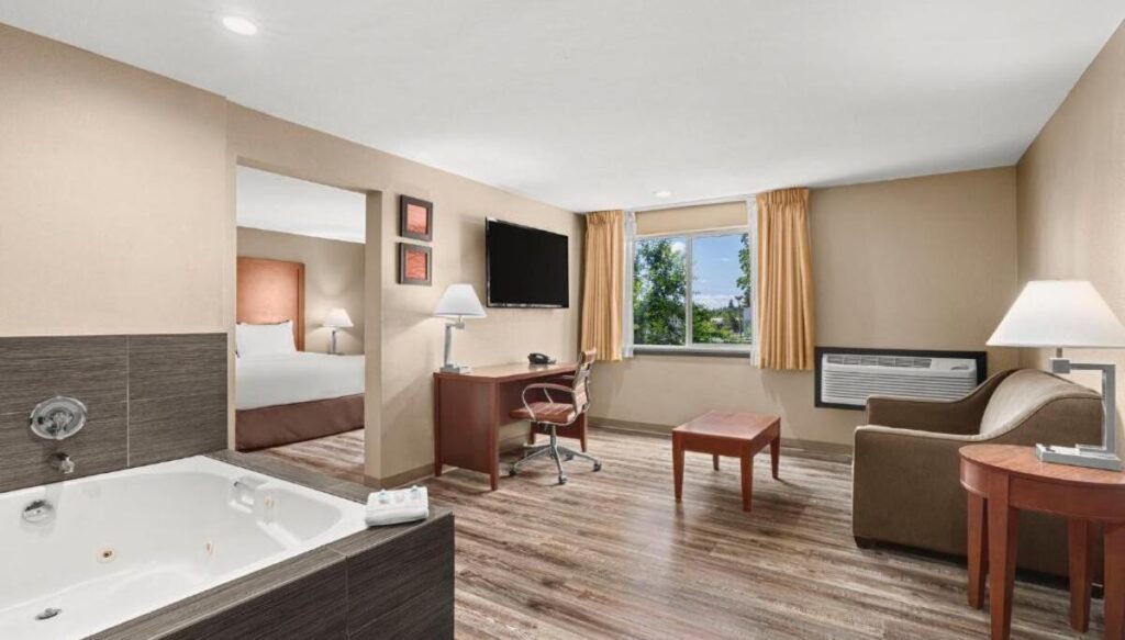 Comfort Inn & Suites Beaverton – Portland West - Image 4