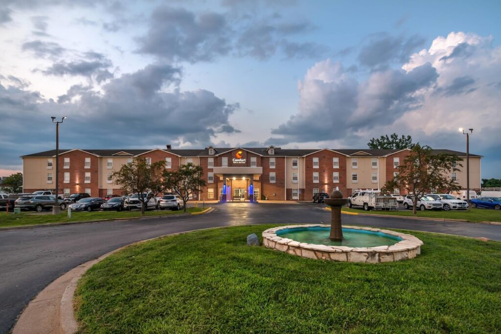 Comfort Inn & Suites Chesterfield – St. Louis - Image 2