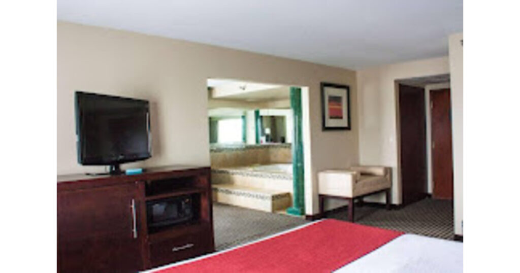 Comfort Inn & Suites Copley Akron - Image 2