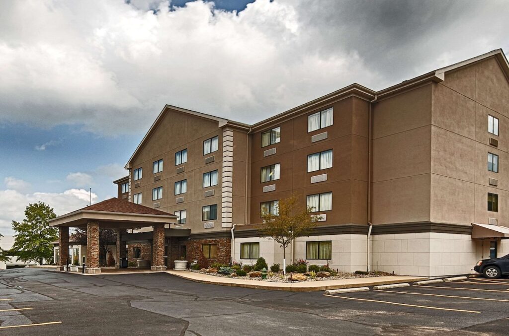 Comfort Inn & Suites Copley Akron - Image 5