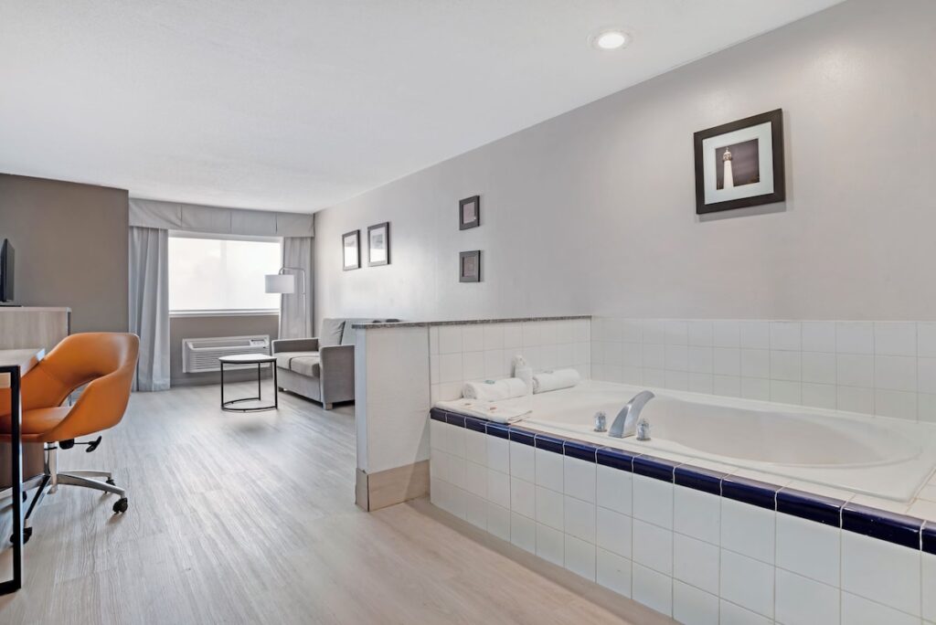 Comfort Inn & Suites Crystal Inn Sportsplex - Image 4