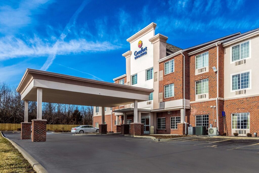 Comfort Inn & Suites Dayton North - Image 2