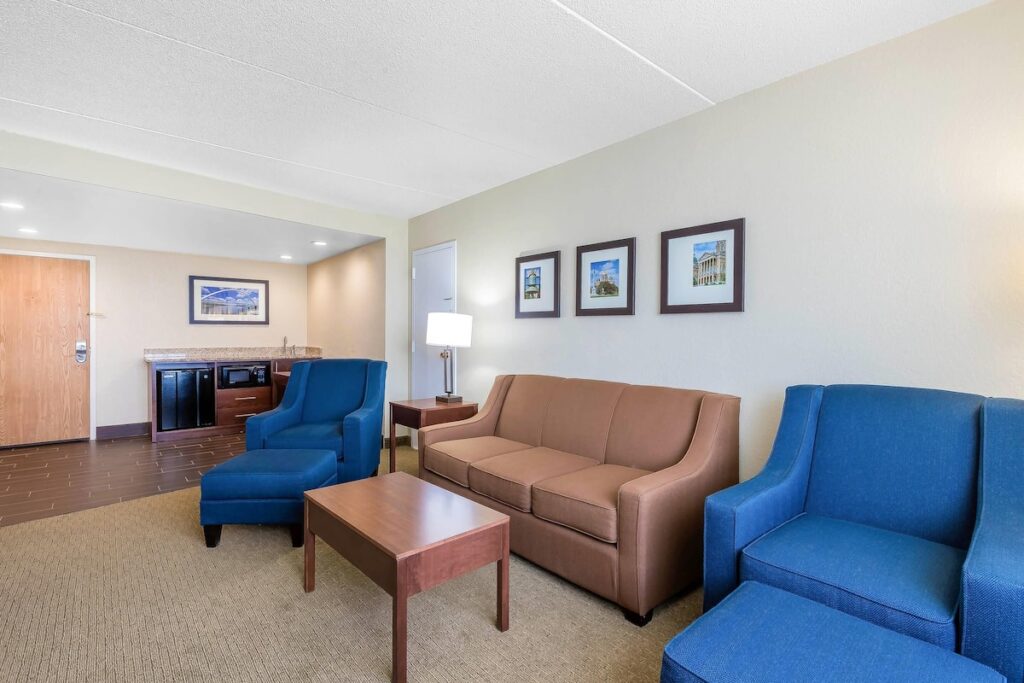 Comfort Inn & Suites Event Center - Image 4