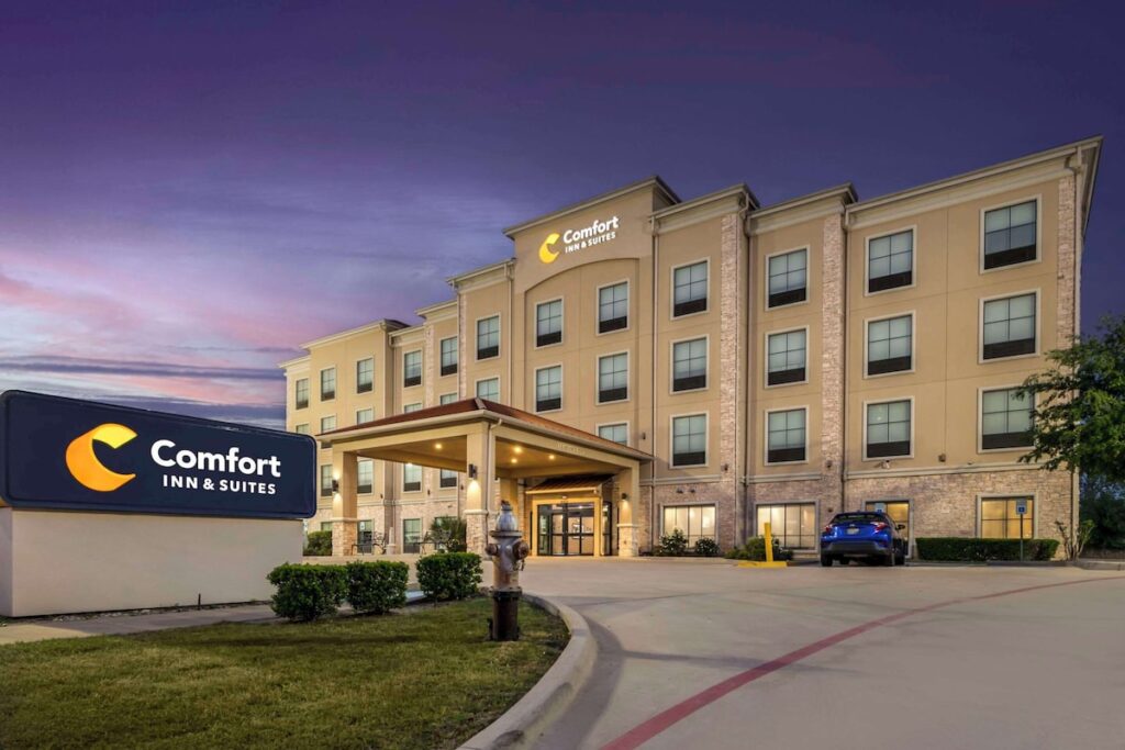 Comfort Inn & Suites Fort Worth – Fossil Creek - Image 5