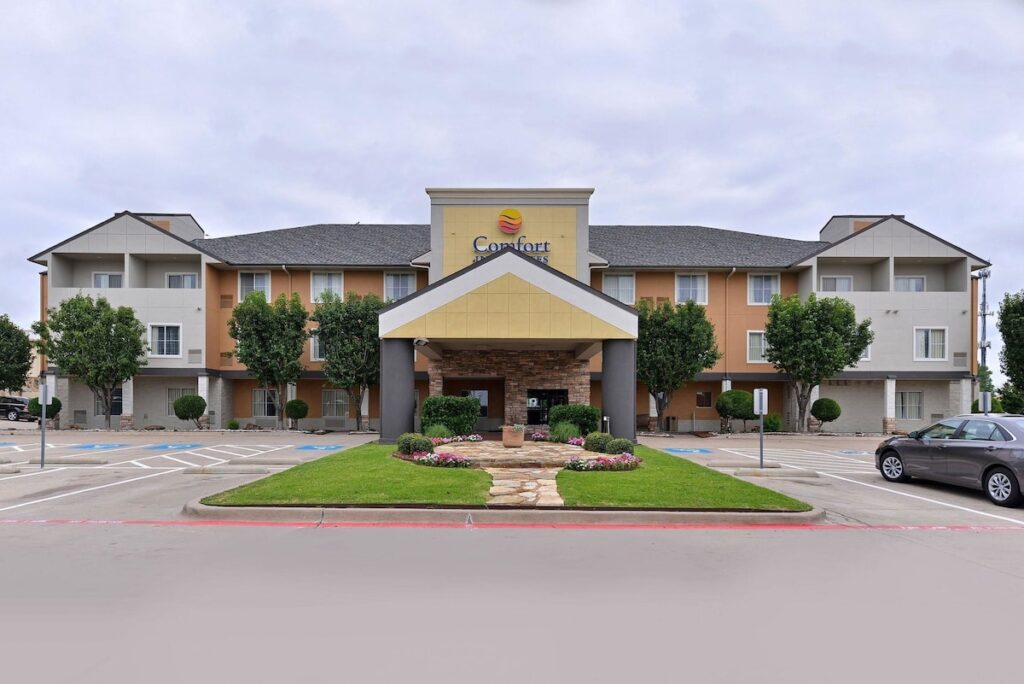 Comfort Inn & Suites Frisco – Plano - Image 4