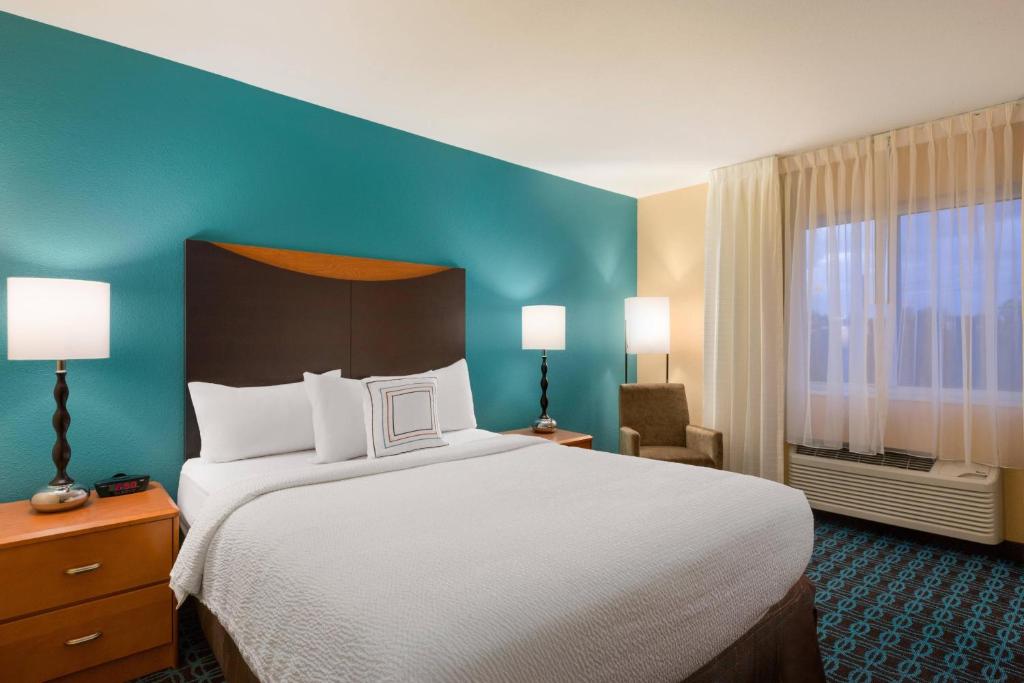 Comfort Inn & Suites Houston North – Spring - Image 3