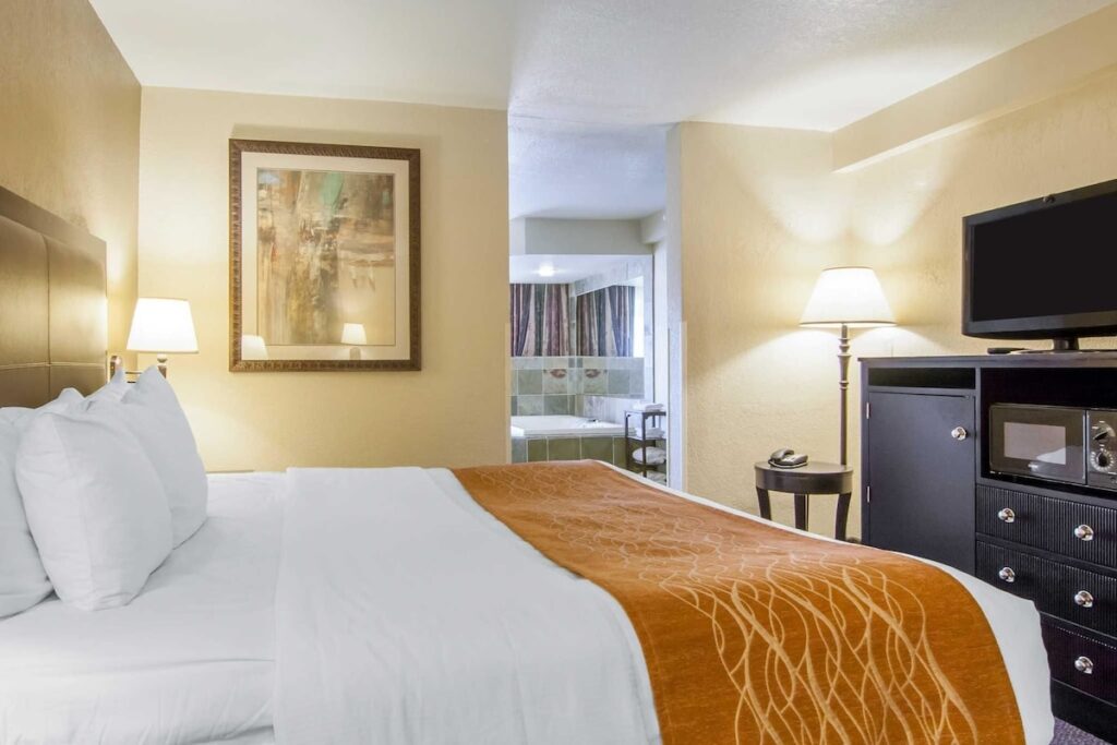 Comfort Inn & Suites Lincoln City - Image 3