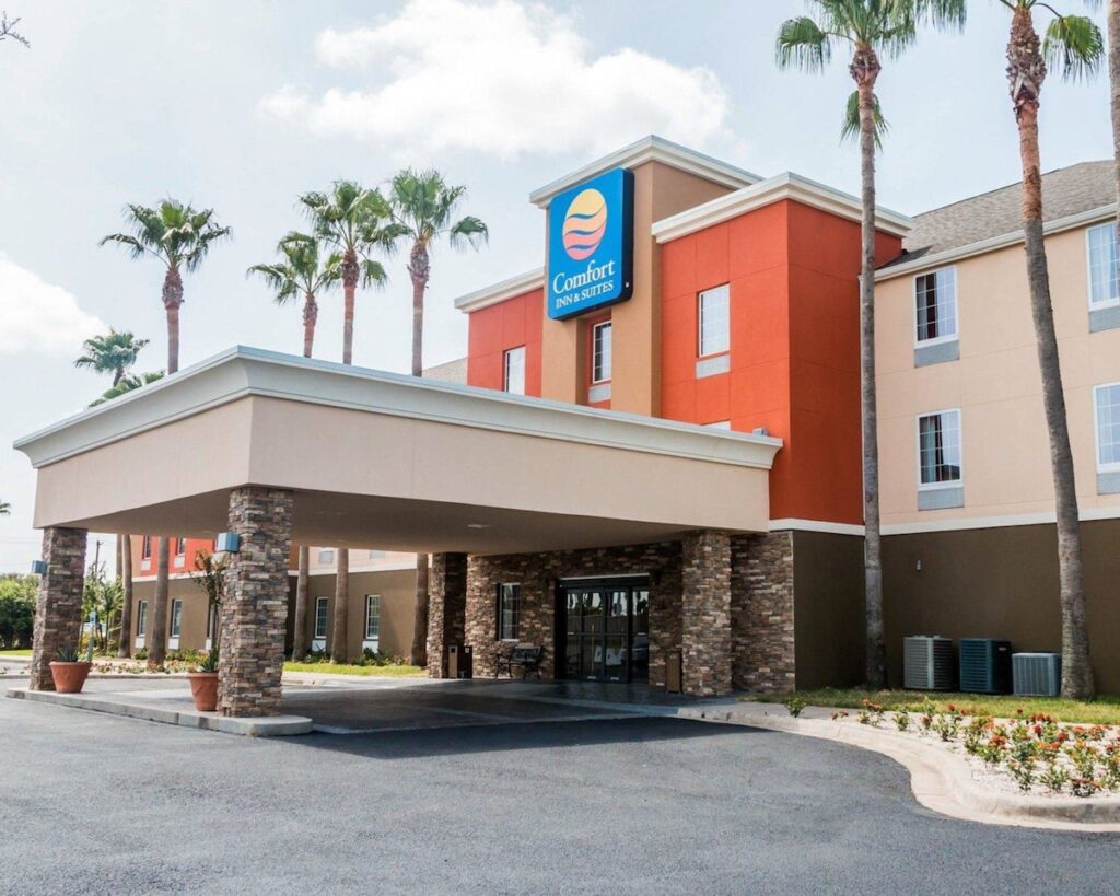 Comfort Inn & Suites - Image 2