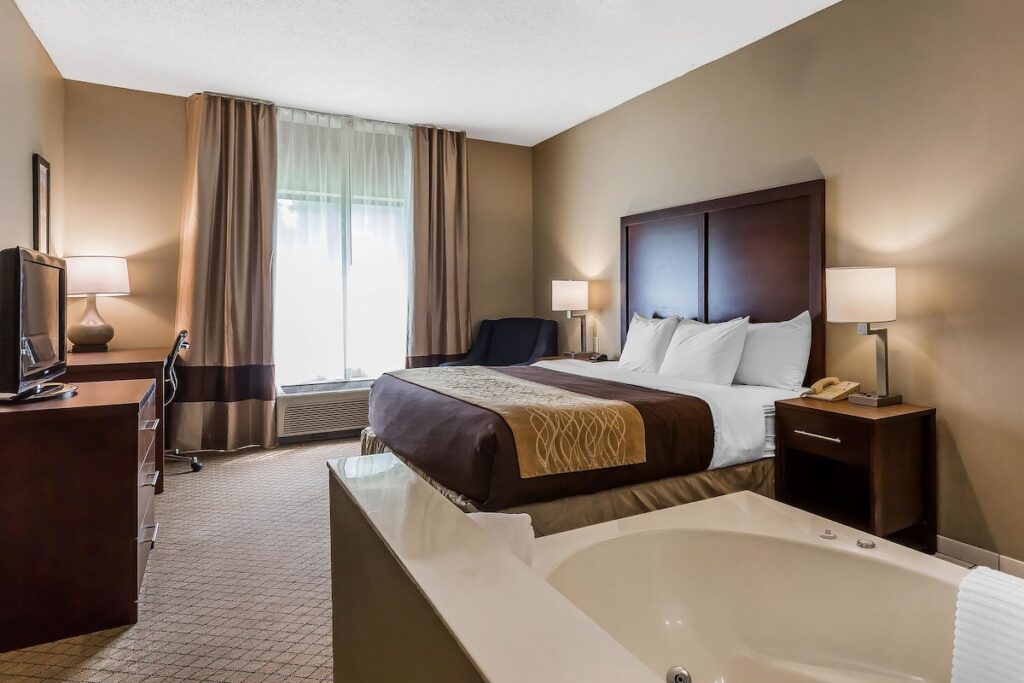 Comfort Inn & Suites Mishawaka – South Bend - Image 4