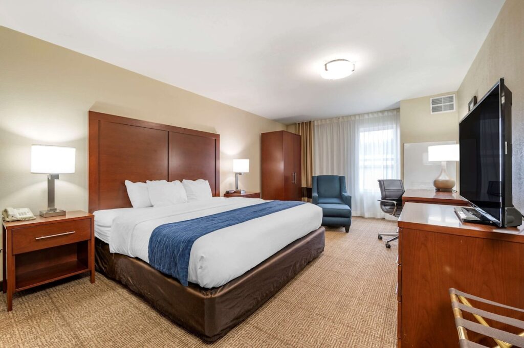 Comfort Inn & Suites Northern Kentucky - Image 3