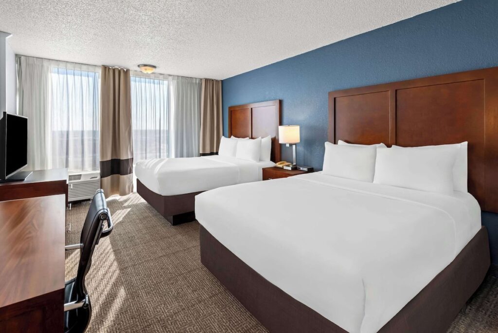 Comfort Inn & Suites Omaha Central - Image 3