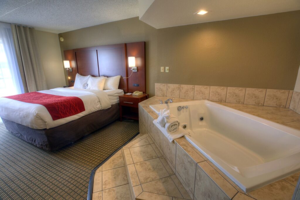 Comfort Inn & Suites Rochelle – DeKalb - Image 1