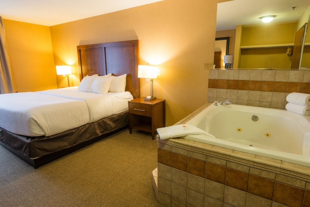Comfort Inn & Suites - Image 3