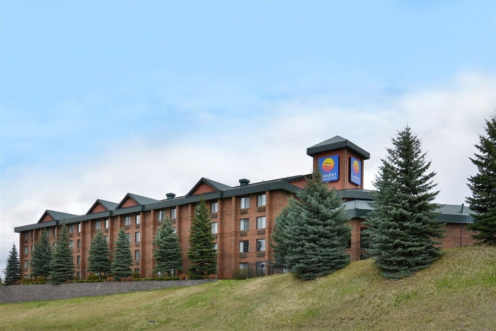 Comfort Inn & Suites - Image 4