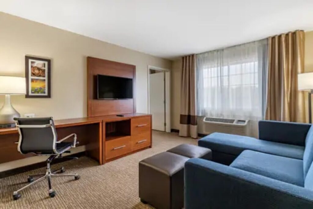 Comfort Inn & Suites Texas Hill Country - Image 4