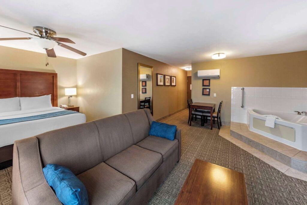 Comfort Inn & Suites Ventura Beach - Image 3