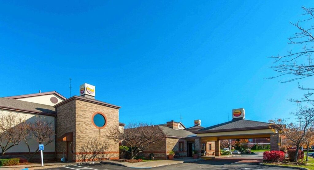 Comfort Inn & Suites - Image 3