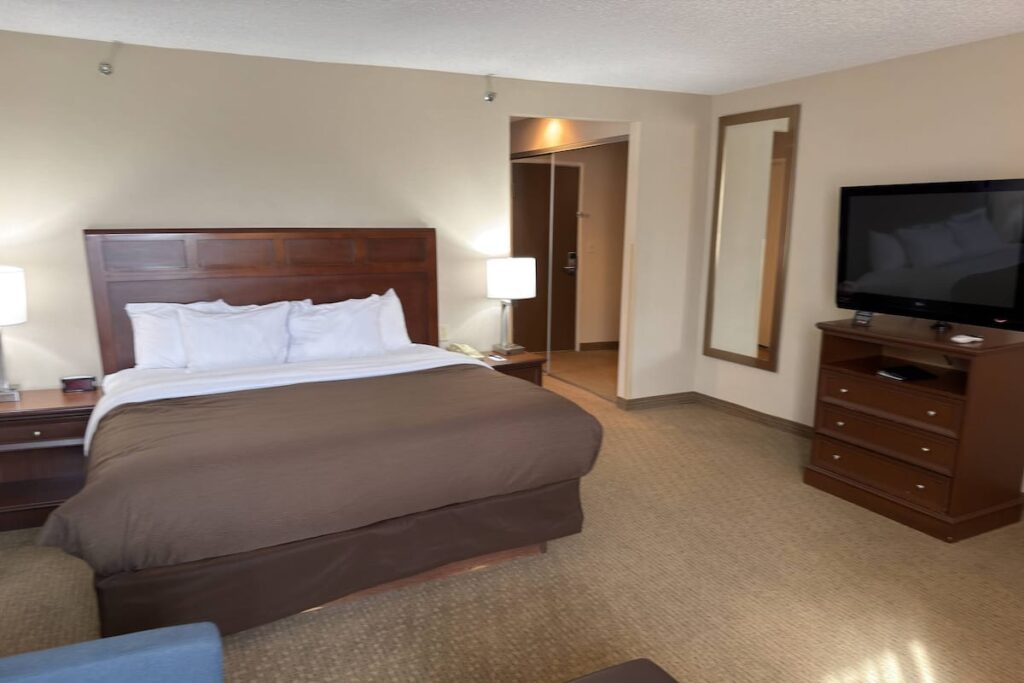 Comfort Inn Utica - Image 4
