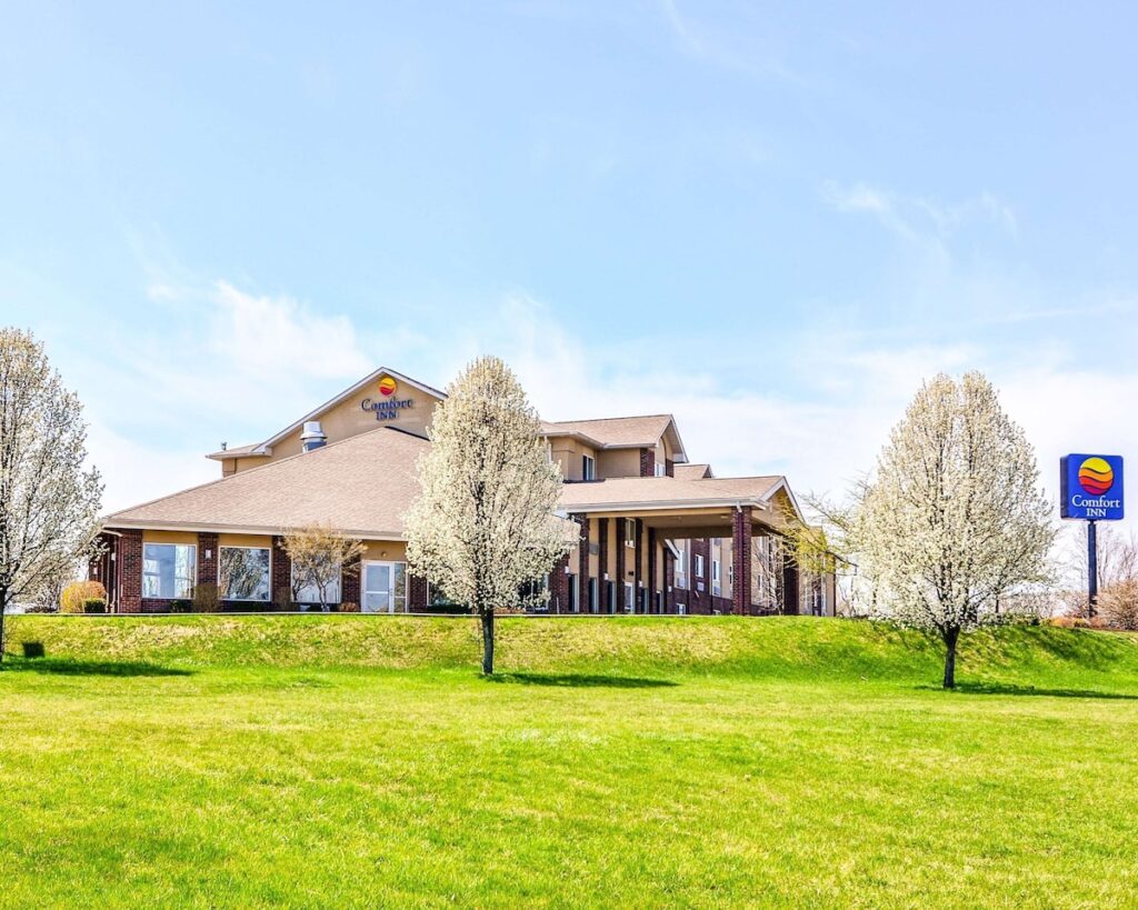 Comfort Inn - Image 4