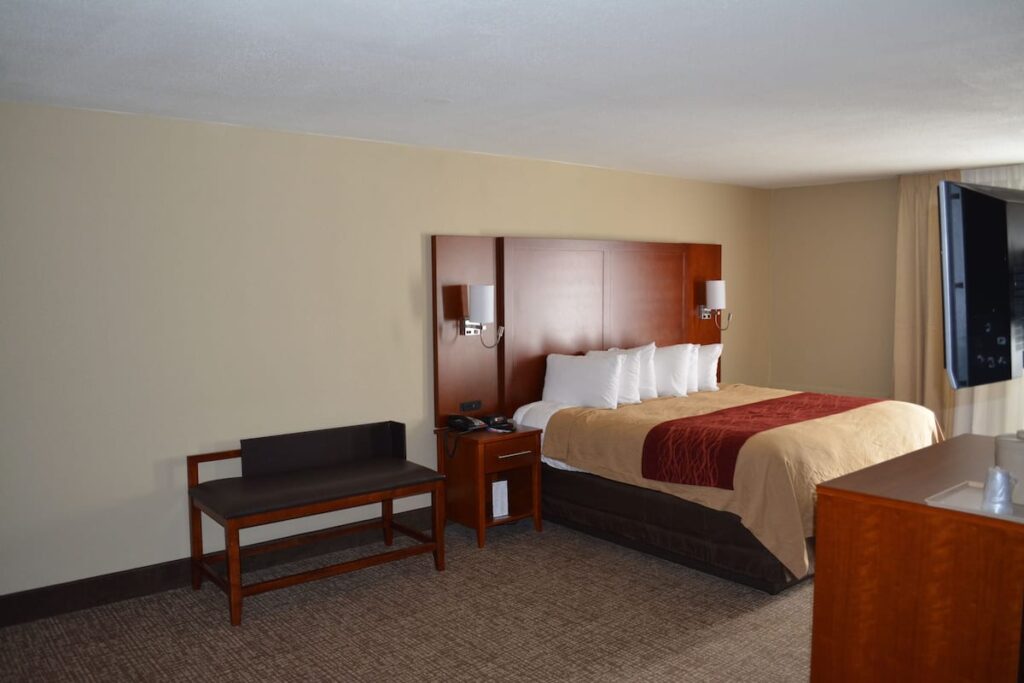 Comfort Inn - Image 4