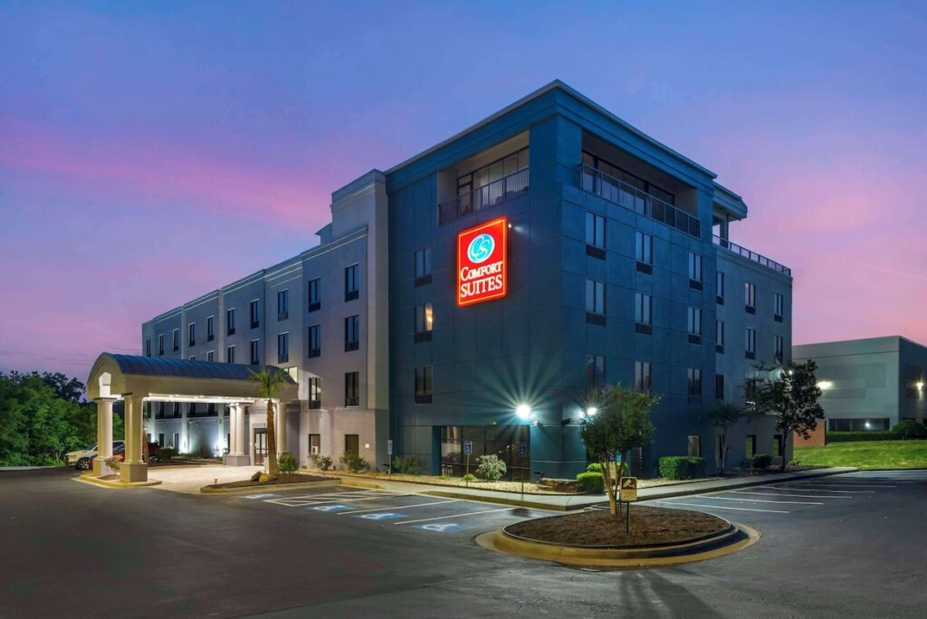 Comfort Suites Atlanta Airport - Image 5