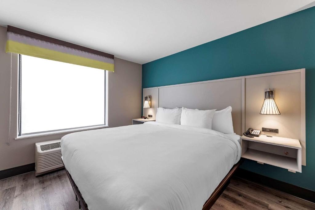 Comfort Suites Colorado Springs East -Medical Center Area - Image 3