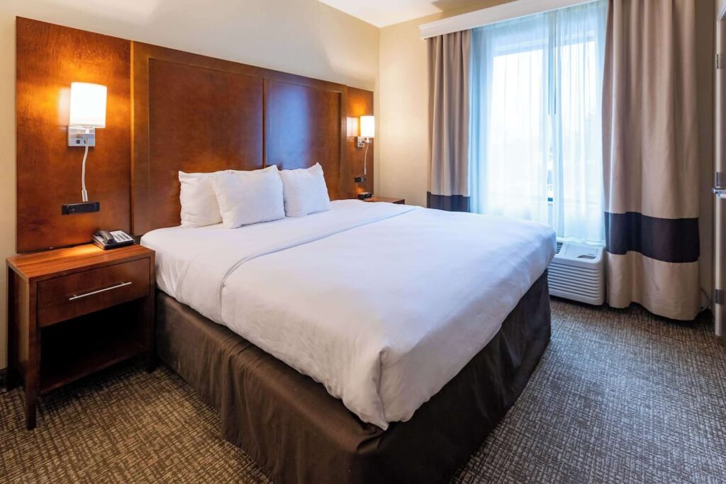 Comfort Suites Denver near Anschutz Medical Campus - Image 1