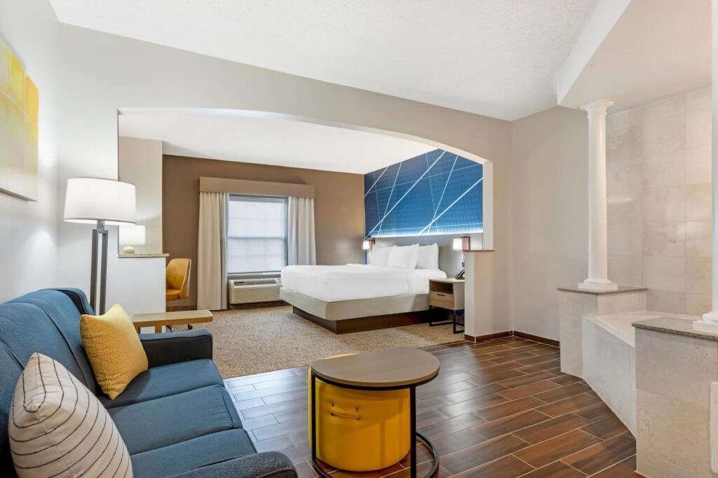 Comfort Suites East Brunswick – South River - Image 3