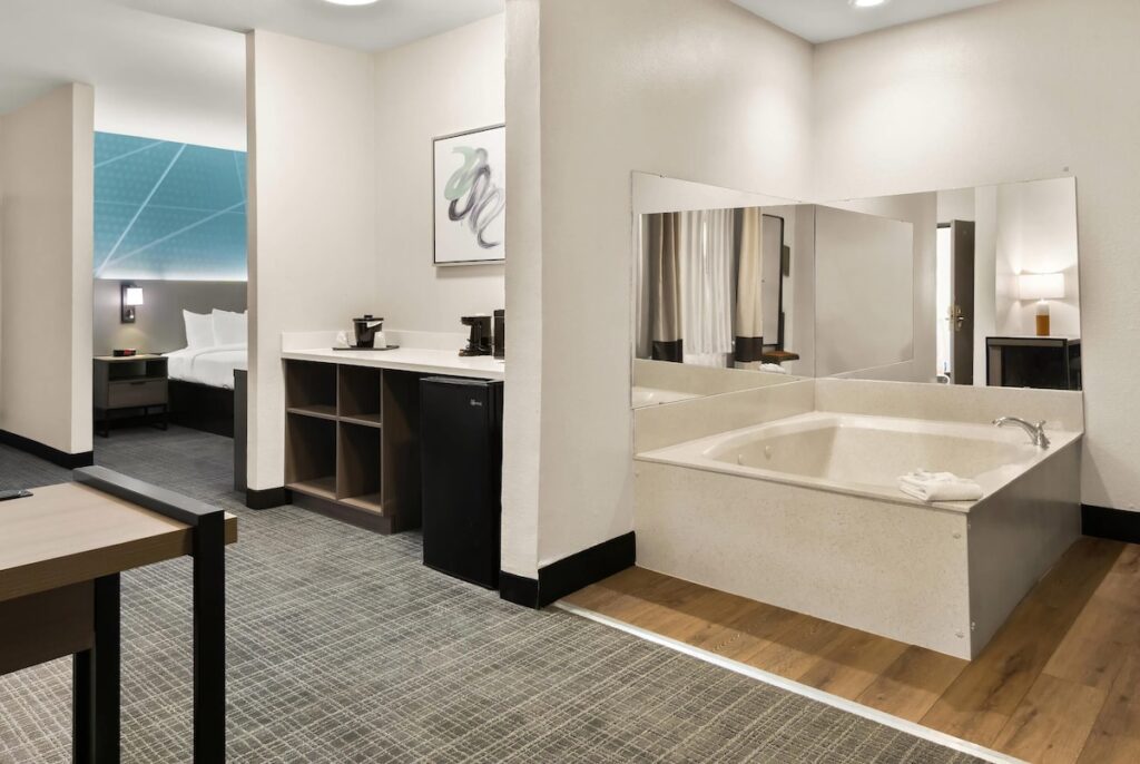 Comfort Suites Fort Worth North Fossil Creek - Image 2