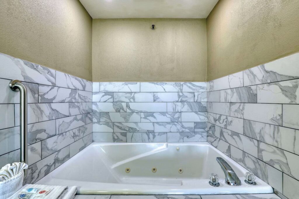 Comfort Suites Madison West – Middleton - Image 1