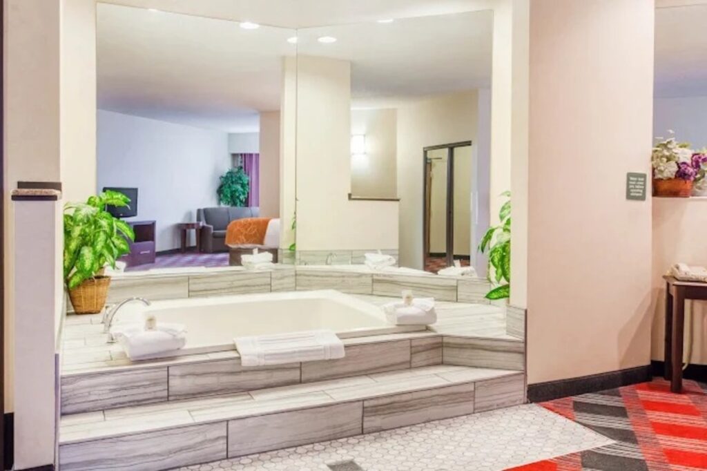 Comfort Suites Near Vancouver Mall - Image 1