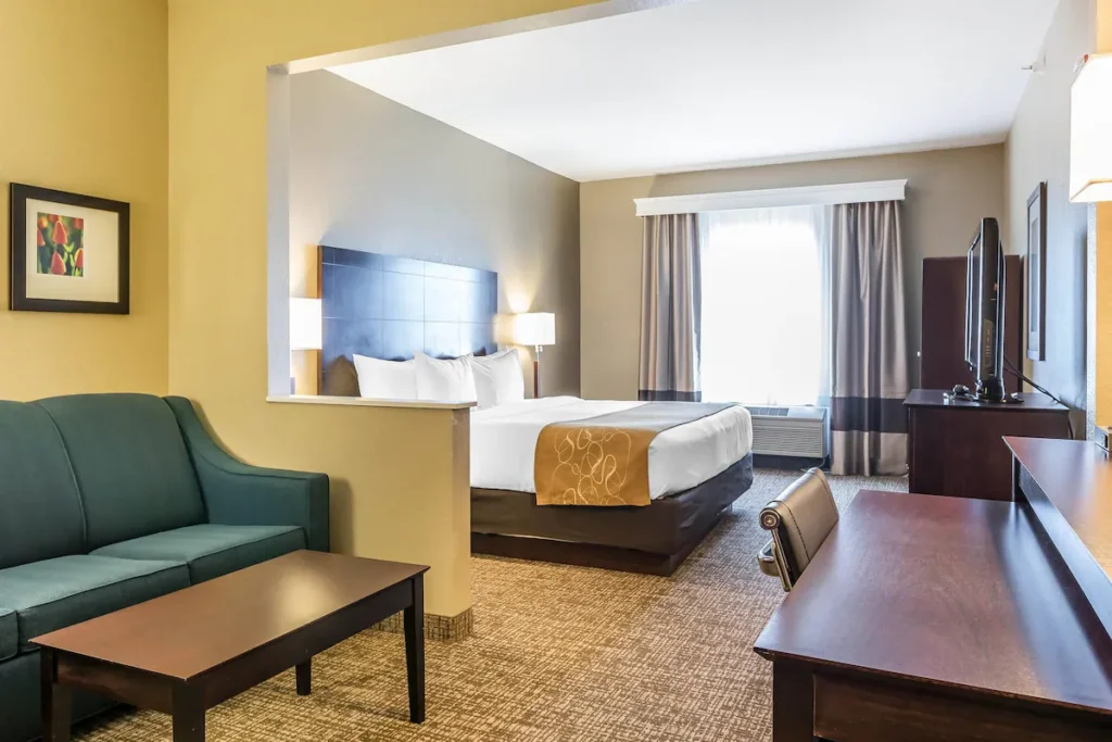 Comfort Suites North - Image 4