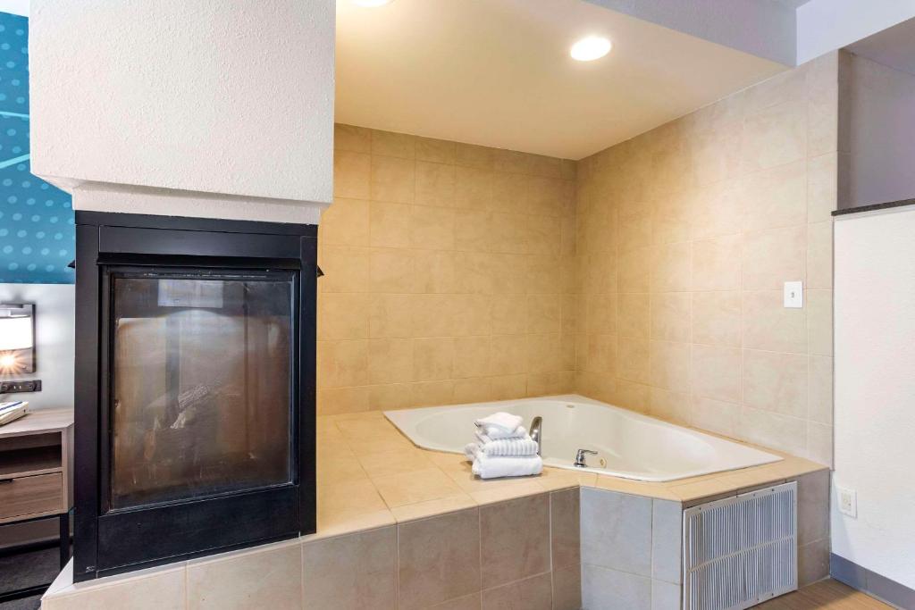 Comfort Suites Ocean City West - Image 1