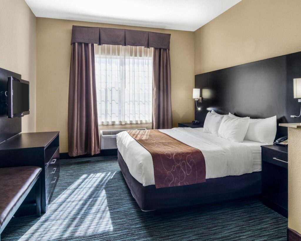 Comfort Suites Odessa - Image 3