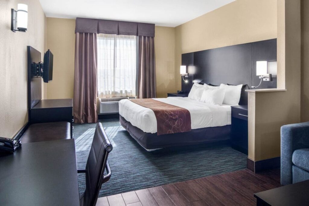 Comfort Suites Odessa - Image 4