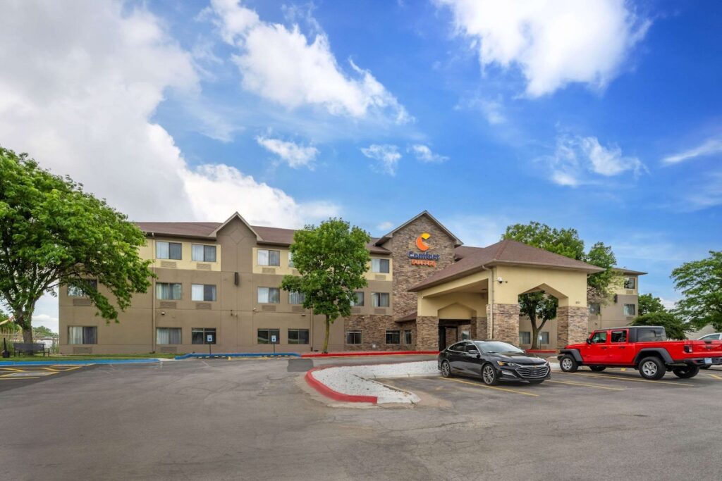 Comfort Suites Omaha East-Council Bluffs - Image 4