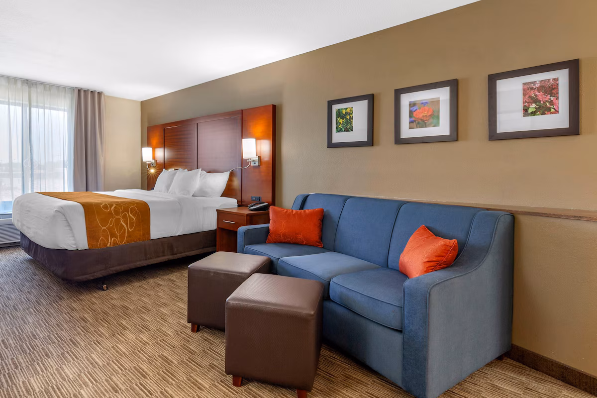 Comfort Suites Oshkosh - Image 3