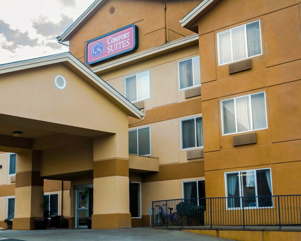 Comfort Suites Portland Southwest - Image 5