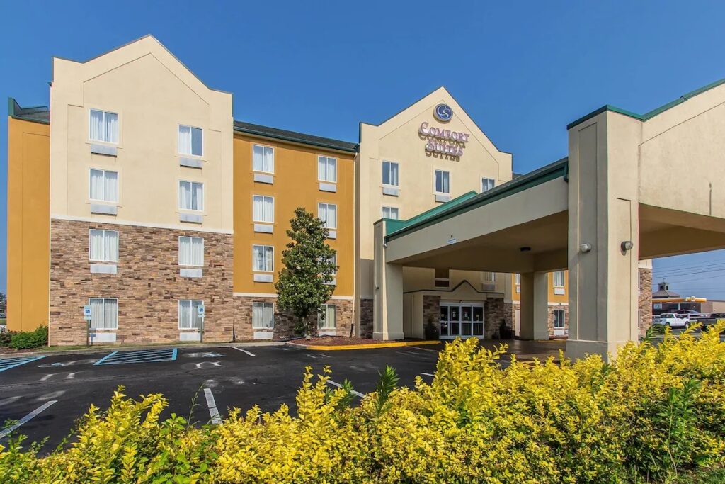 Comfort Suites Richmond - Image 1