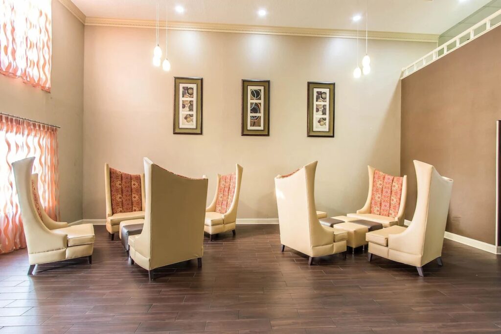 Comfort Suites Richmond - Image 3