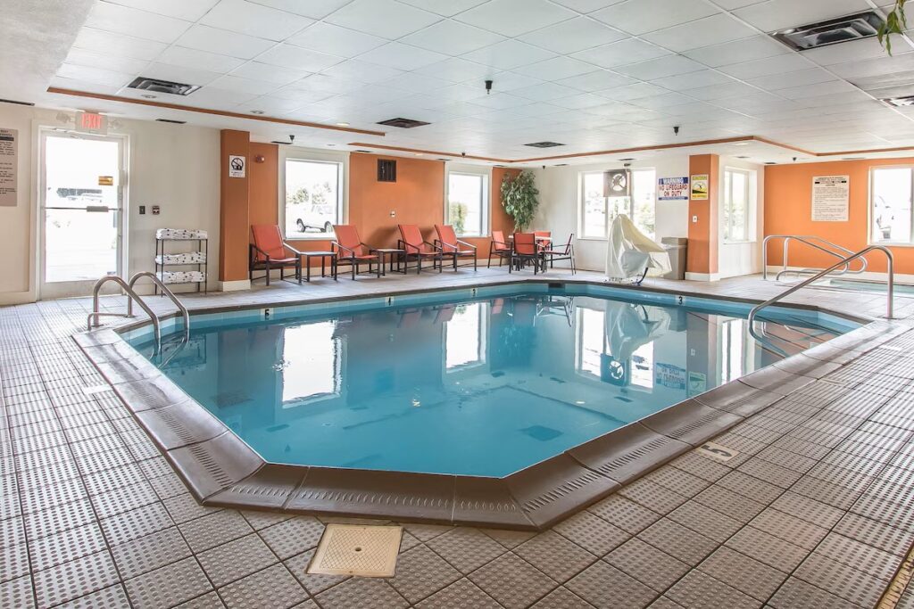 Comfort Suites Richmond - Image 4