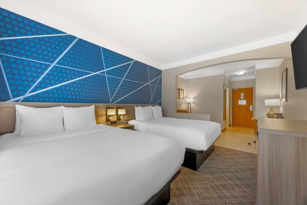 Comfort Suites Salem - Image 3