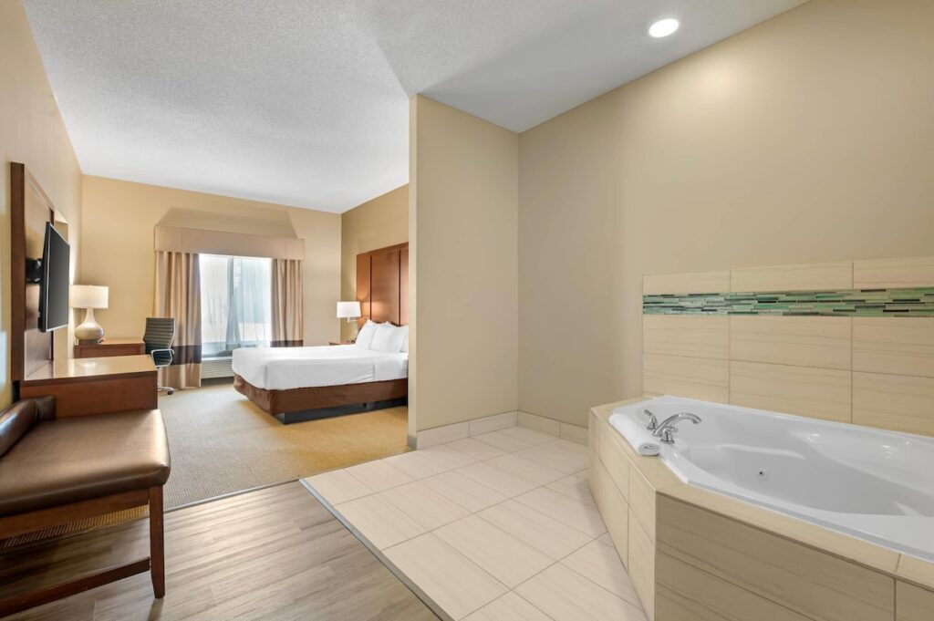 Comfort Suites South Bend near Casino - Image 1