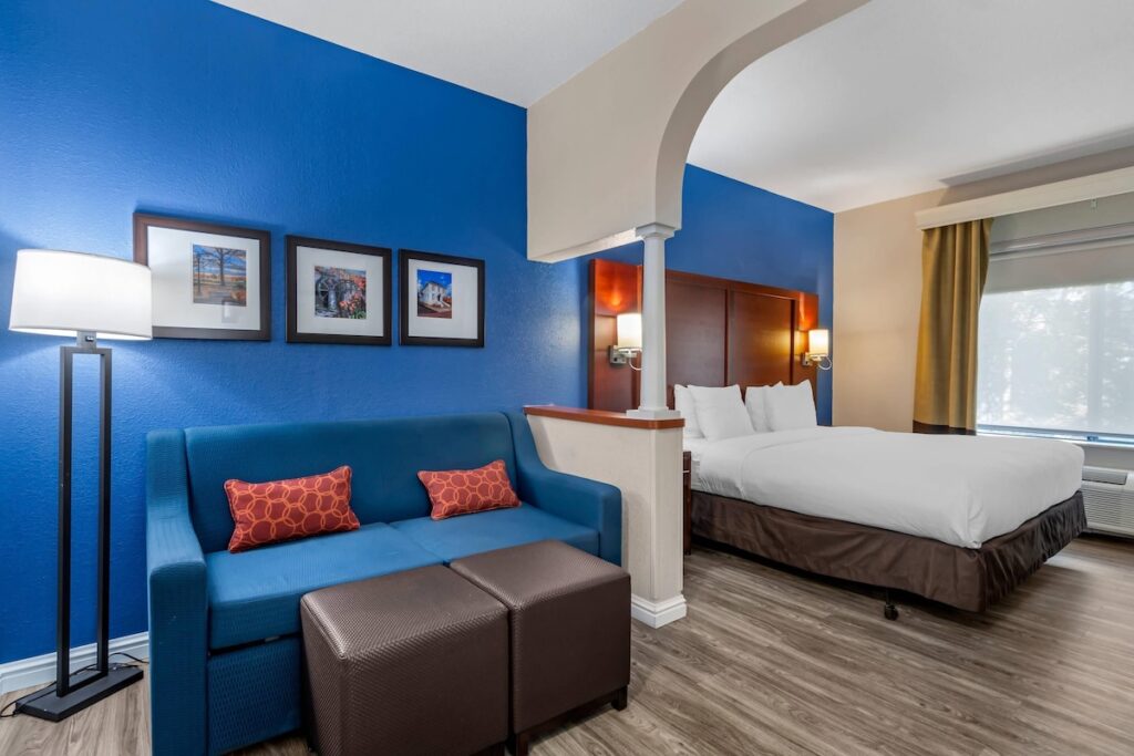 Comfort Suites St Charles – St Louis - Image 1