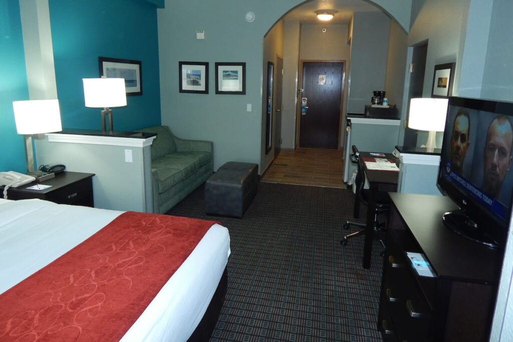 Comfort Suites Tampa – Brandon - Image 5