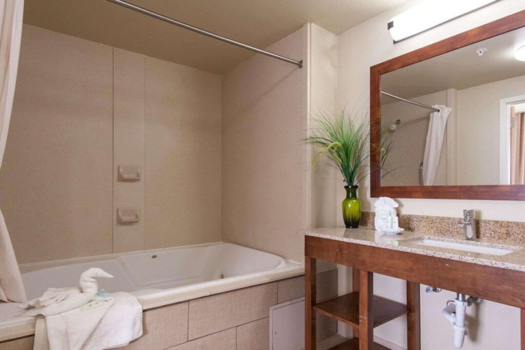 Comfort Suites Tulsa Central - Image 2